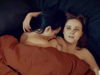 Prsatá zralý a sad hospodyňka mající lesbička pohlaví: pohlaví klip 6d | xhamster