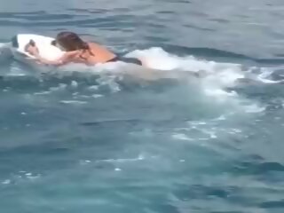 Elizabeth hurley - pusnuogis bikinis maudymosi kostiumas 2017-18: nešvankus video 1a | xhamster